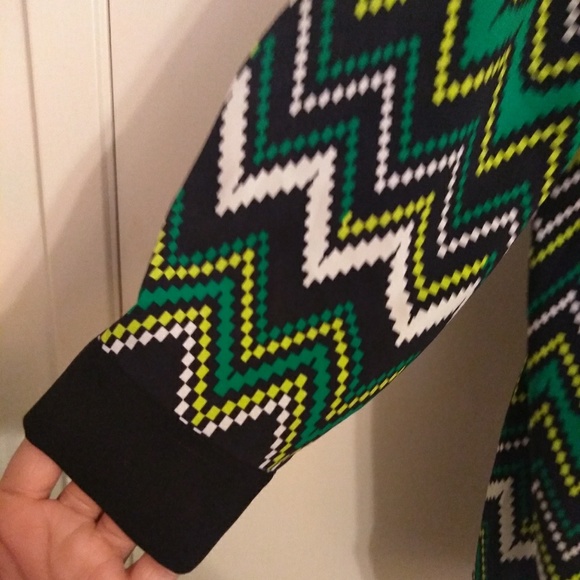 👑 Donated!👑 Stylish Catherine's multi-colored top - Picture 4 of 5